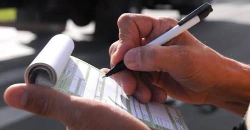 Veículo com quase 1.300 multas de trânsito é retido pela PM e DEMUTRAN