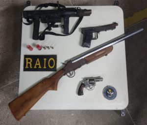 Duas pessoas são presas e quatro armas apreendidas durante ação do BPRaio