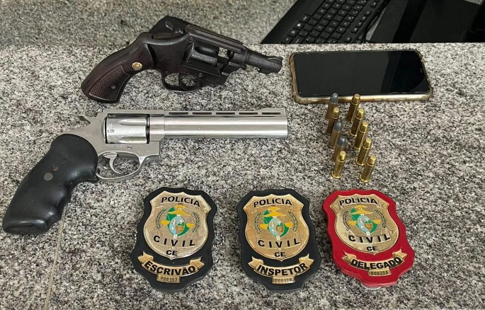PC-CE cumpre mandado e prende em flagrante suspeito de posse irregular de arma em Quixadá
