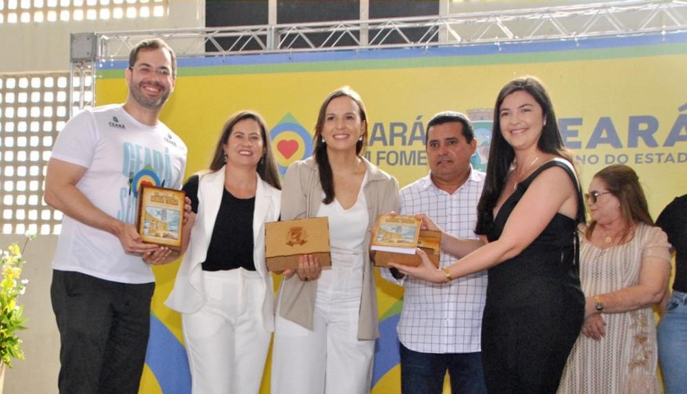 Famílias recebem o cartão do Programa Ceará Sem Fome