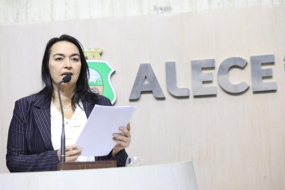 Deputada Dra. Silvana posiciona-se a favor da retratação do prefeito Ivo Gomes em relação a suas declarações sobre as igrejas
