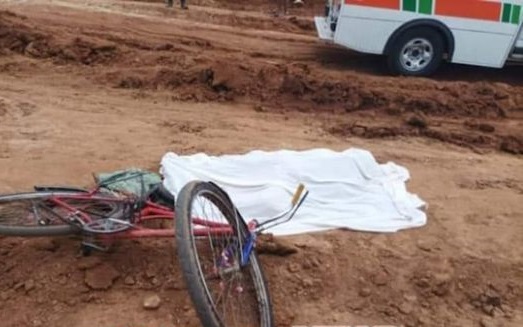 Ciclista é atropelado por caminhão pipa, motorista não prestou socorro