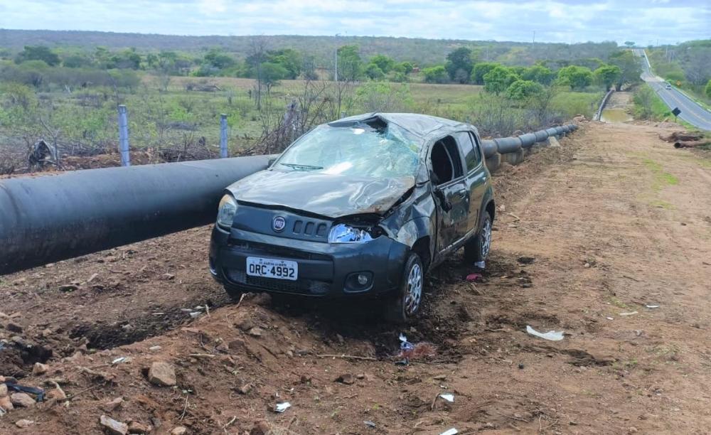 Corretor de imóveis sofre acidente na CE-176, em Tauá