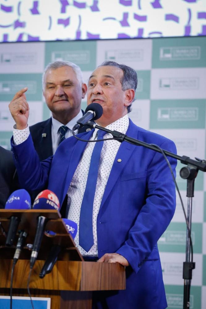 Deputado cearense Dr. Jaziel vota por um projeto que reativa as escola cívico-militares extintas por Lula