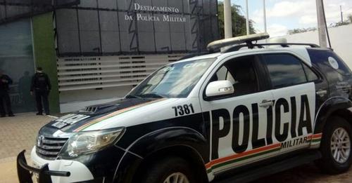 Homem agride sua mãe e lesiona a irmão com uma foice