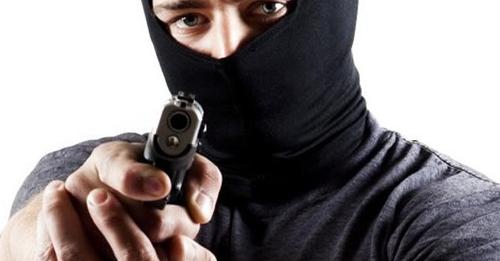 Homem tem quase R$ 10.000,00 tomados de assalto por bandidos armados em Quixeramobim