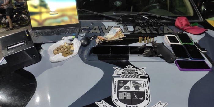 Dupla é presa em flagrante pela PMCE horas após crime de roubo em estabelecimento na Capital