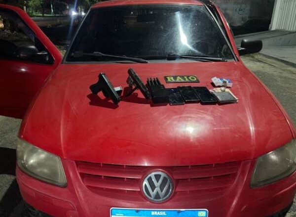 Trio é capturado com arma de fogo, veículo clonado e bloqueador de GPS em Fortaleza