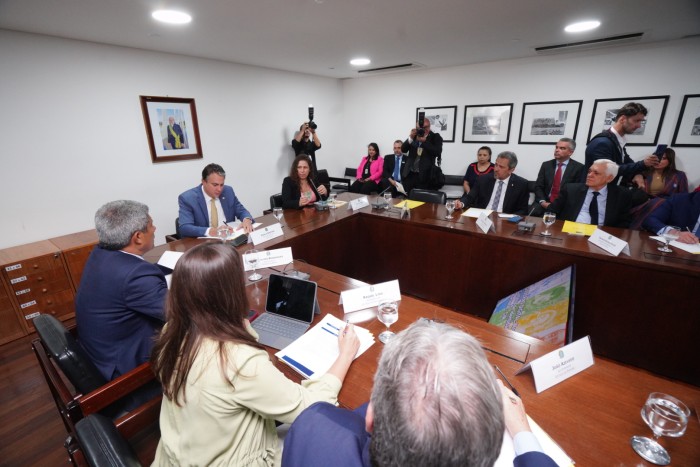 Governador discute flexibilidade no diálogo do Governo Federal com cada estado em reunião ministros da Educação e Gestão