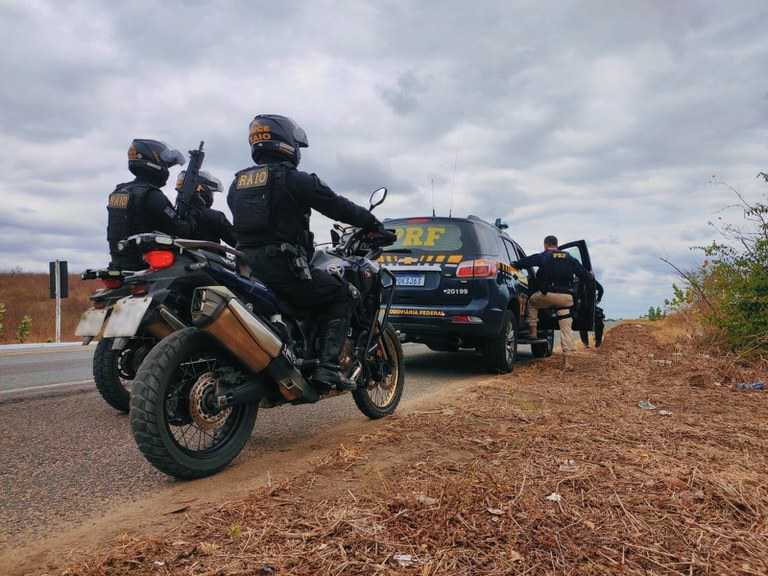 PRF E RAIO atuam em ocorrência de falsa identidade na BR-020 em Boa Viagem-CE