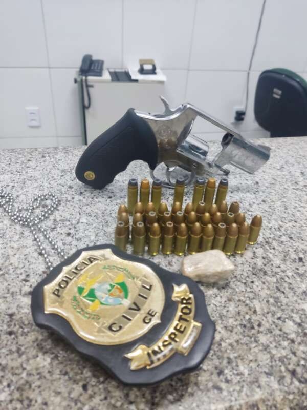 Polícia Civil e Copol/SSPDS prendem dupla em posse de arma de fogo e munições em Itarema