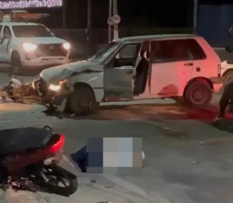 Acidente envolvendo motos e carro deixa feridos em trecho com fotossensores