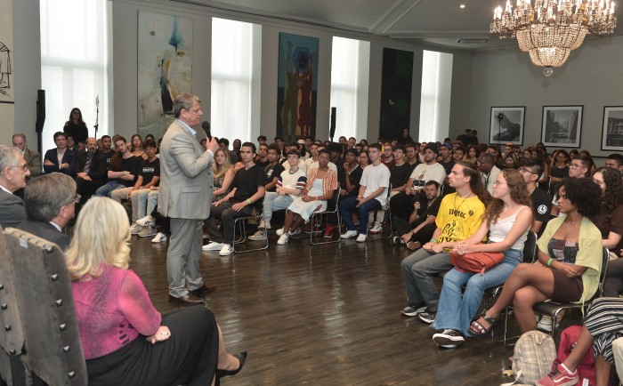 Governador recebe estudantes aprovados em estreia do Provão Paulista