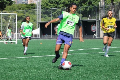 Peneira da Federação Paulista de Futebol coloca meninas na lupa de grandes times