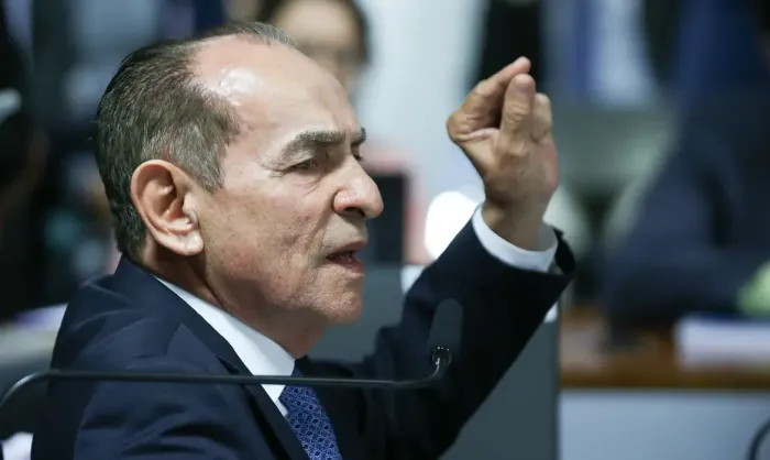 Relatório do Código Eleitoral no Senado exige quarentena para militar