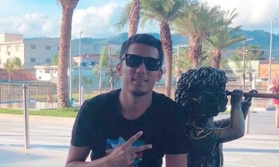 Jovem é morto e tiros próxima a Escola