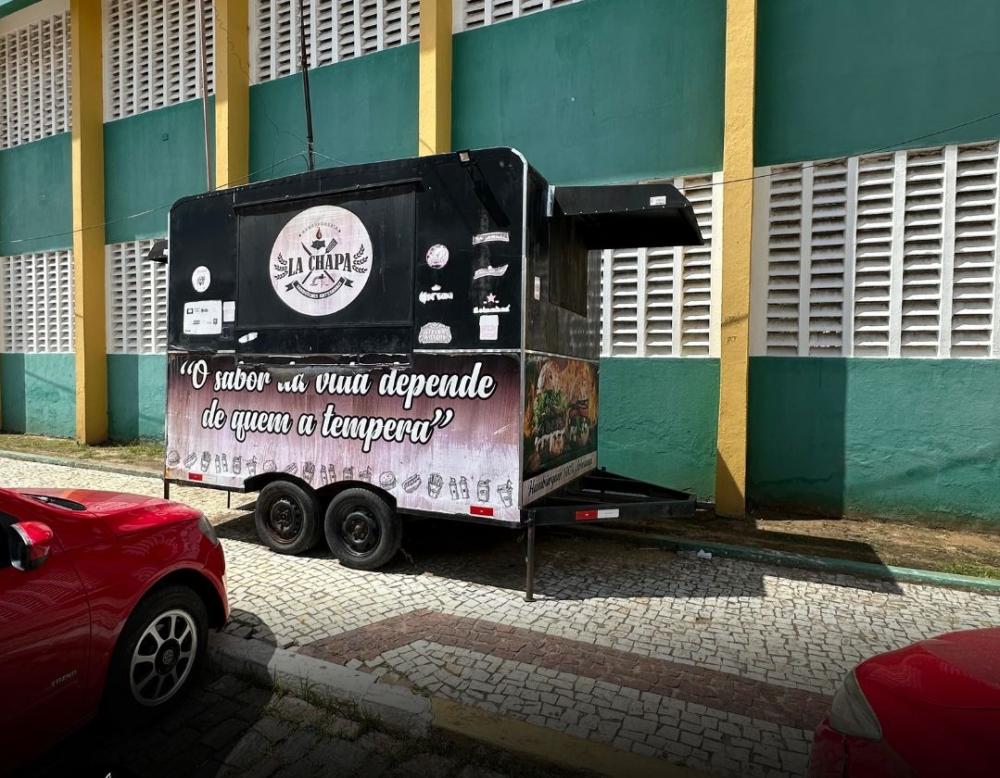 Entregador tem moto tomada de assalto 