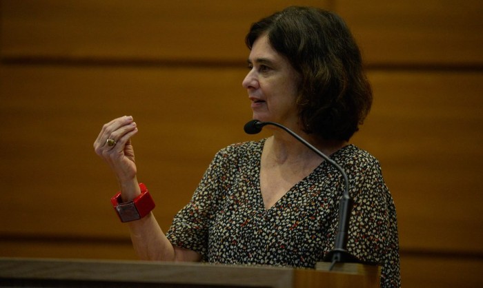Ministra da Saúde conversa com gestores de hospitais federais do Rio
