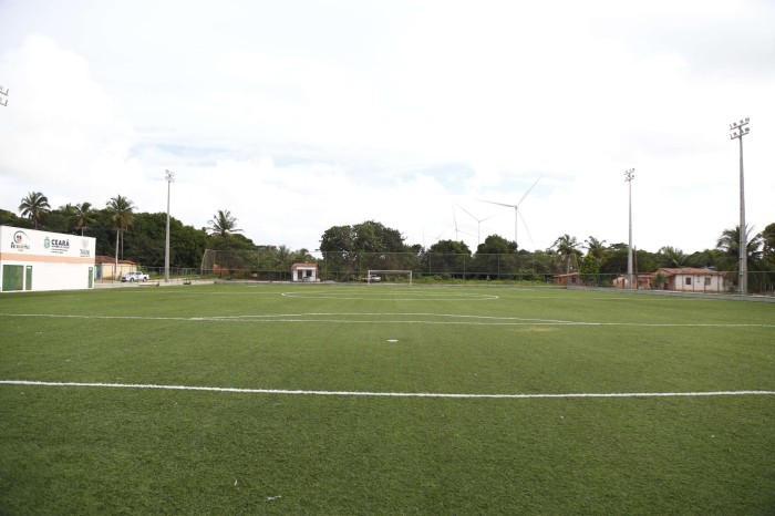 Desenvolvimento através do esporte: Governo do Ceará entrega areninha em distrito de Trairi