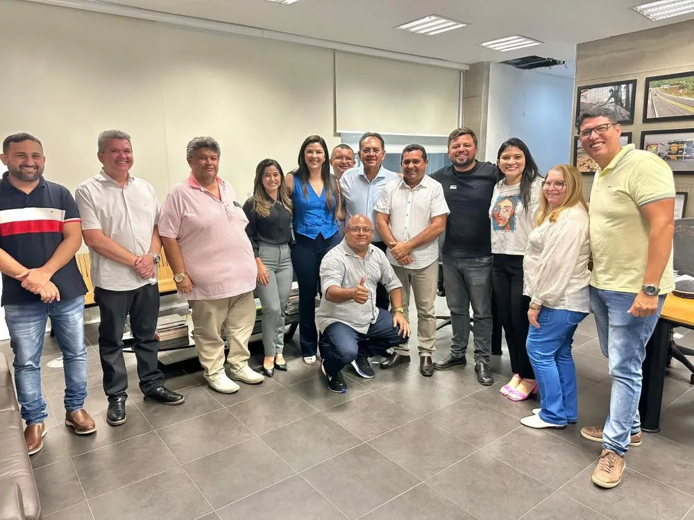 Prefeito Régis e comitiva vão a Fortaleza para audiência com Senador Cid Gomes
