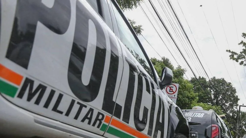 Policial aposentado da PRF tenta matar companheira dentro de apartamento