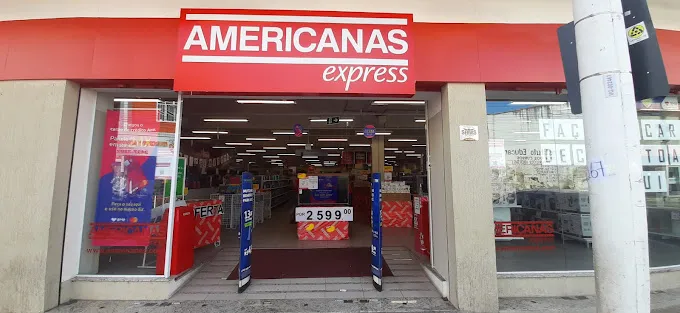 Mulher flagrada após furtar objetos na Loja Americanas no centro de Tauá