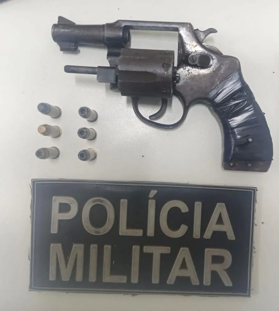 Polícia Militar de Arneiroz apreende revólver após denúncia feita pelo WhatsApp