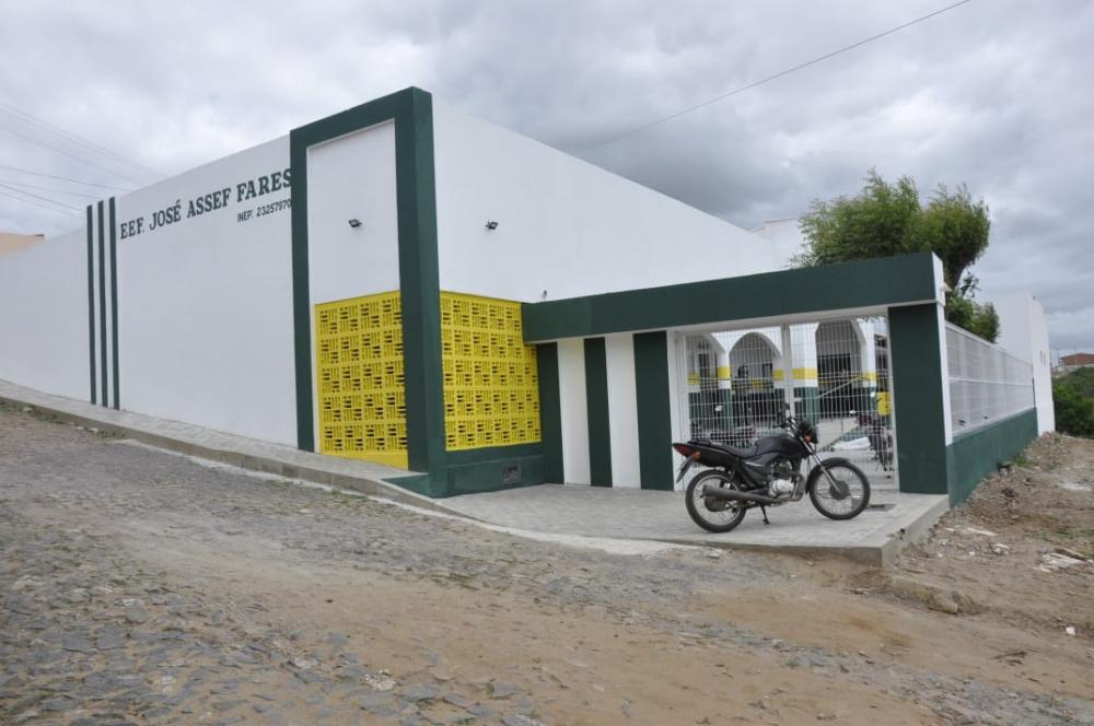 Diversas escolas estão sendo reformadas no Município