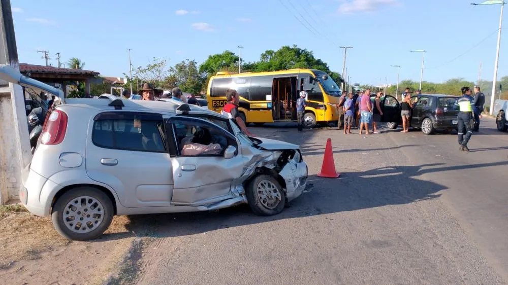 BR-020: Dois acidentes envolvem 5 veículos em Tauá
