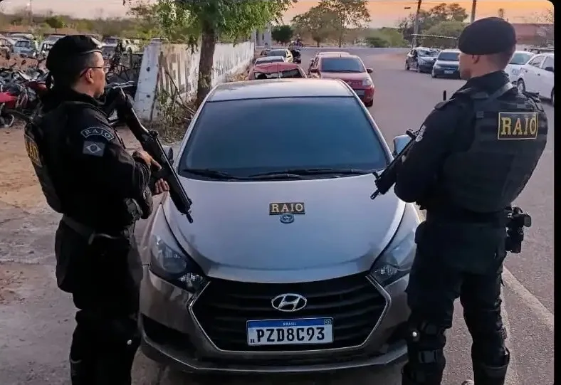 Raio aborda motorista em carro suspeito de ser clonado