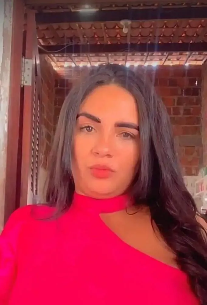 Mulher é assassinada com uma facada após uma briga