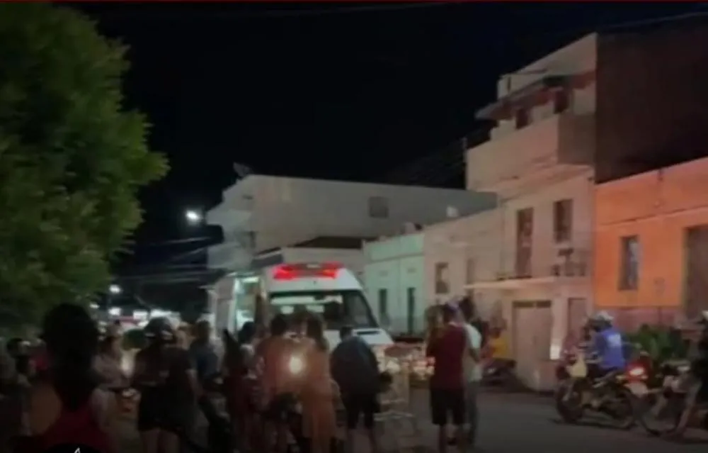 Jovem sofre ferimentos após colisão de duas motos