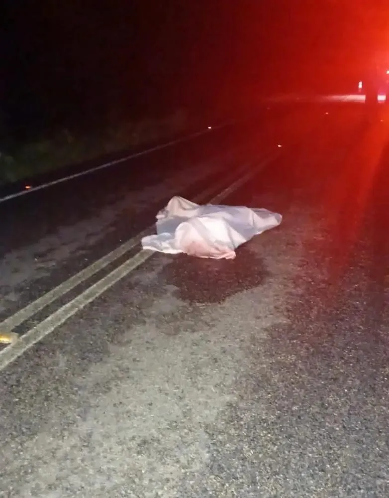 Acidente de trânsito deixa uma pessoa morta e outras feridas 