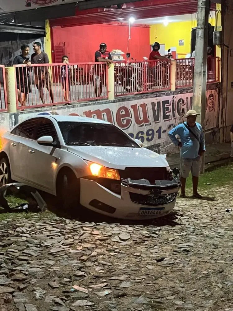 Colisão entre dois carros na cidade de Crateús