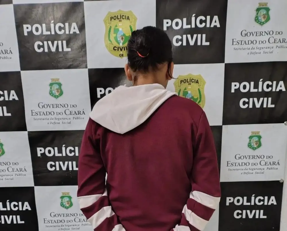 Mulher é presa após Policia cumprir mandado de prisão