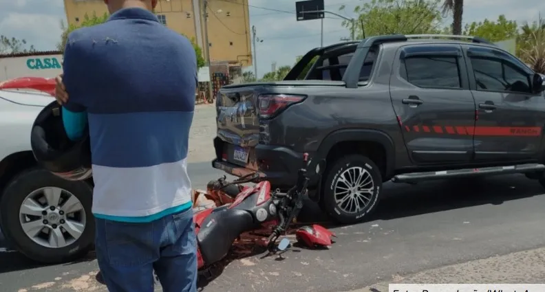 Colisão envolve moto e dois carros na CE-060, em Quixeramobim