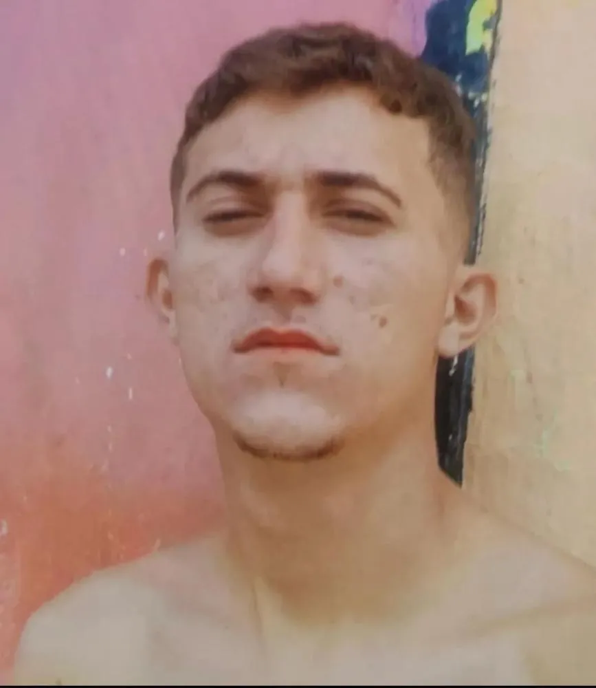 Jovem é morto a tiros na noite deste Domingo (26)