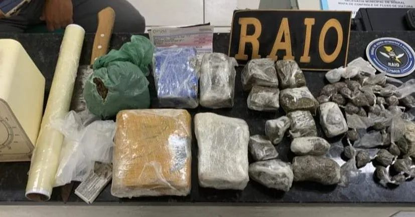 CP RAIO apreende boa quantidade de drogas em conjunto residencial
