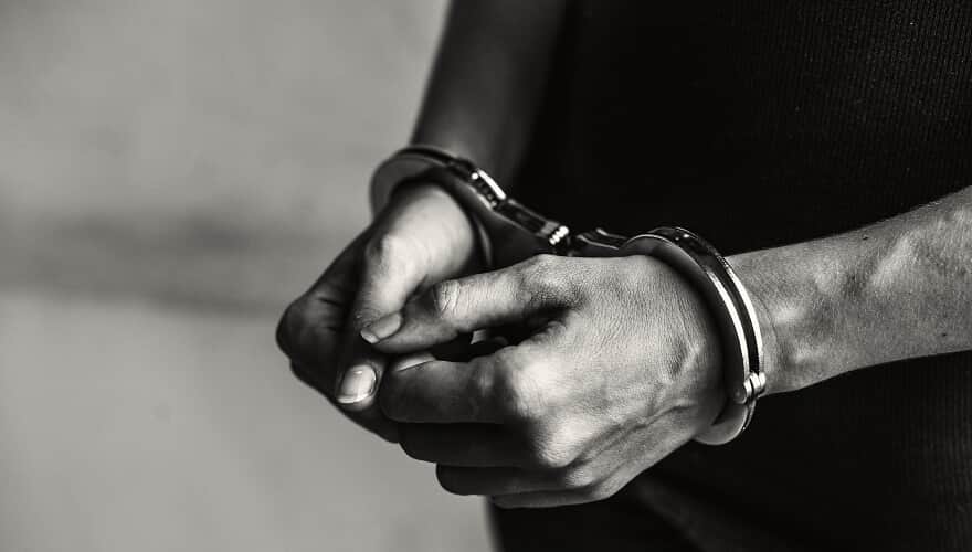 Homem é preso acusado de ameaça e extorsão