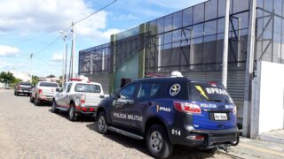 Homem é baleado com três tiros enquanto andava de moto e sobrevive