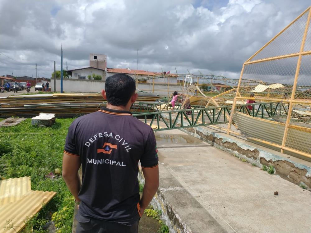 Chuvas com ventos fortes causam estragos na Sede do Município