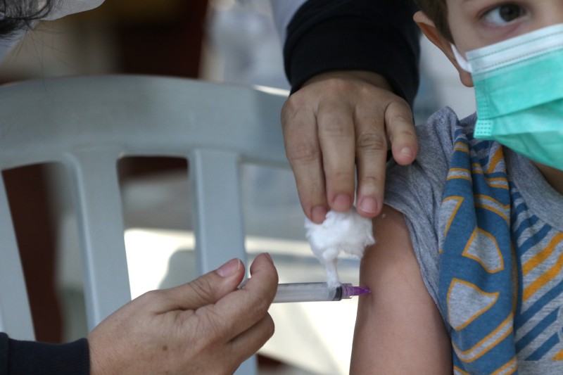 Rio suspende vacinação infantil contra covid-19 por falta de doses