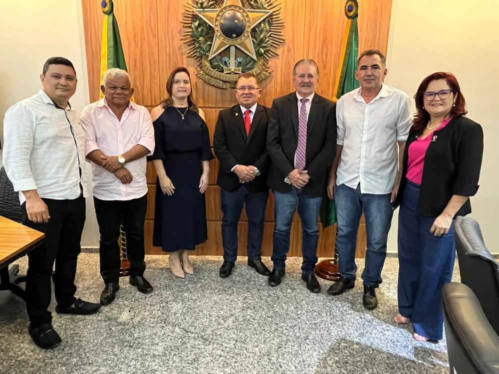 Deputado Almir Bié se reune com a Primeira Dama da Assembléia e lideranças políticas