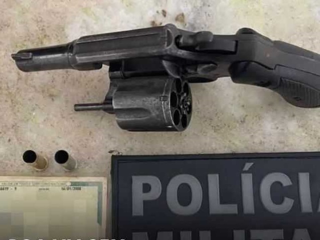 Homem é preso portando arma de fogo no Bairro Vila Holanda
