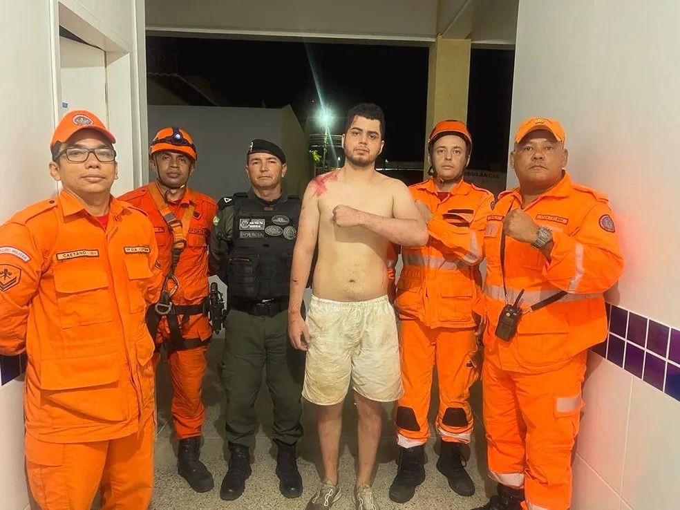 Jovem cai de penhasco ao escorregar em cachoeira e é resgatado com vida