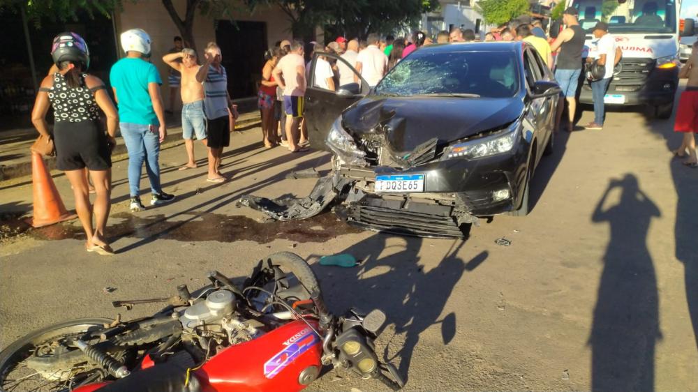 Acidente entre carro e moto deixa uma vítima fatal