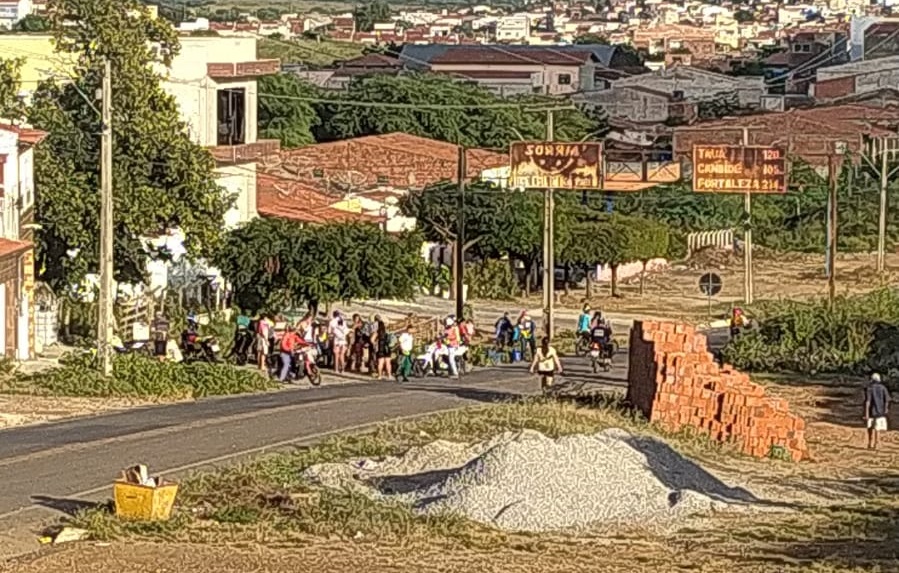 Colisão envolvendo duas motos, deixa pessoas com ferimentos leves no Conjunto SEHAC